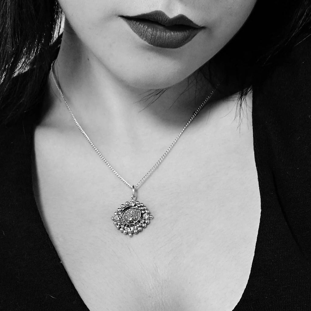 VSA Petite Cloister San Benito Charm Necklace in Gold
