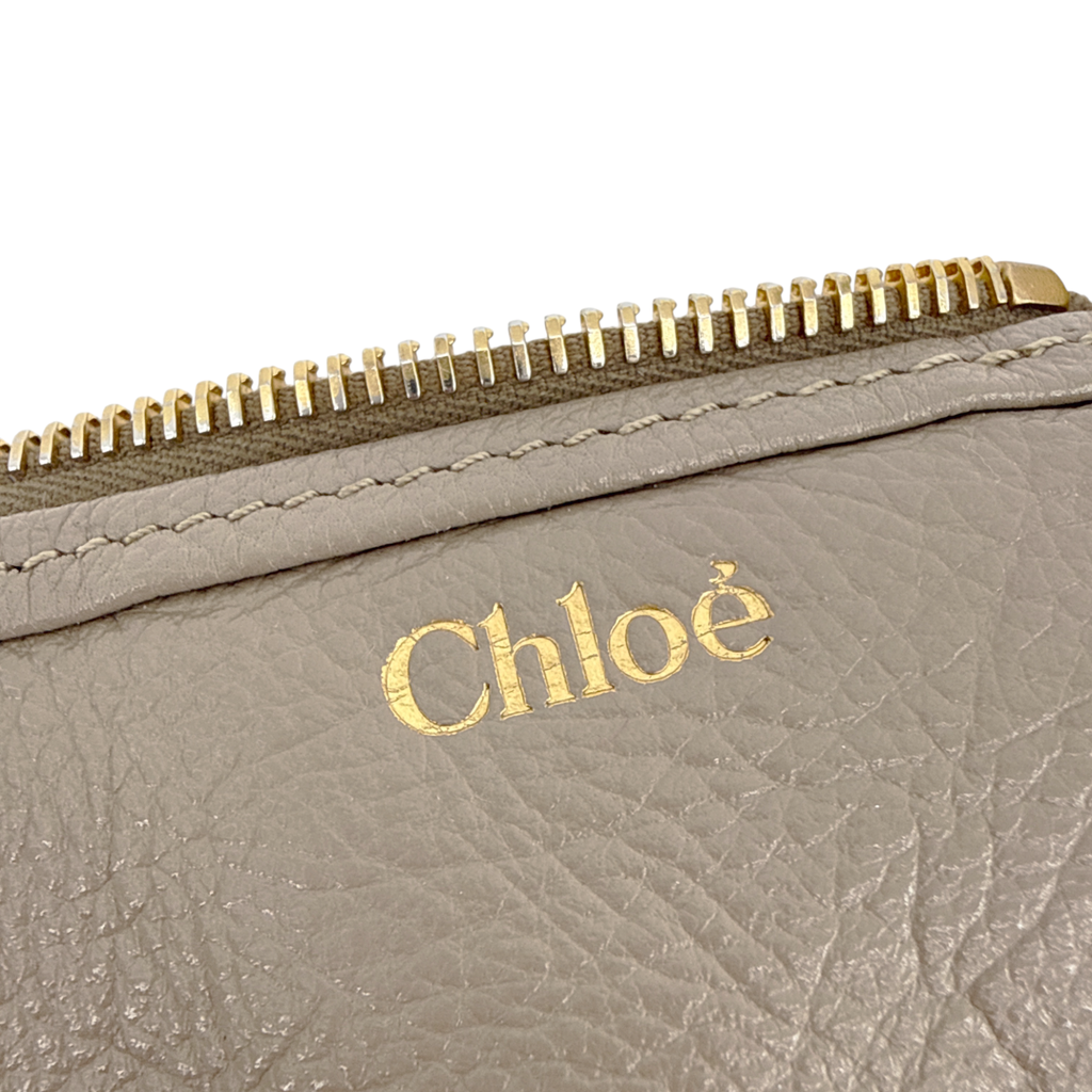 CHLOE Small Bracelet Hobo Bag in Grained Leather in Grey
