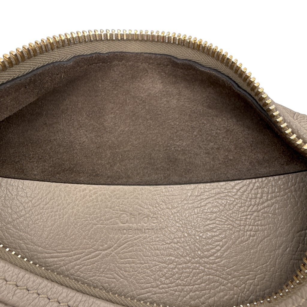 CHLOE Small Bracelet Hobo Bag in Grained Leather in Grey