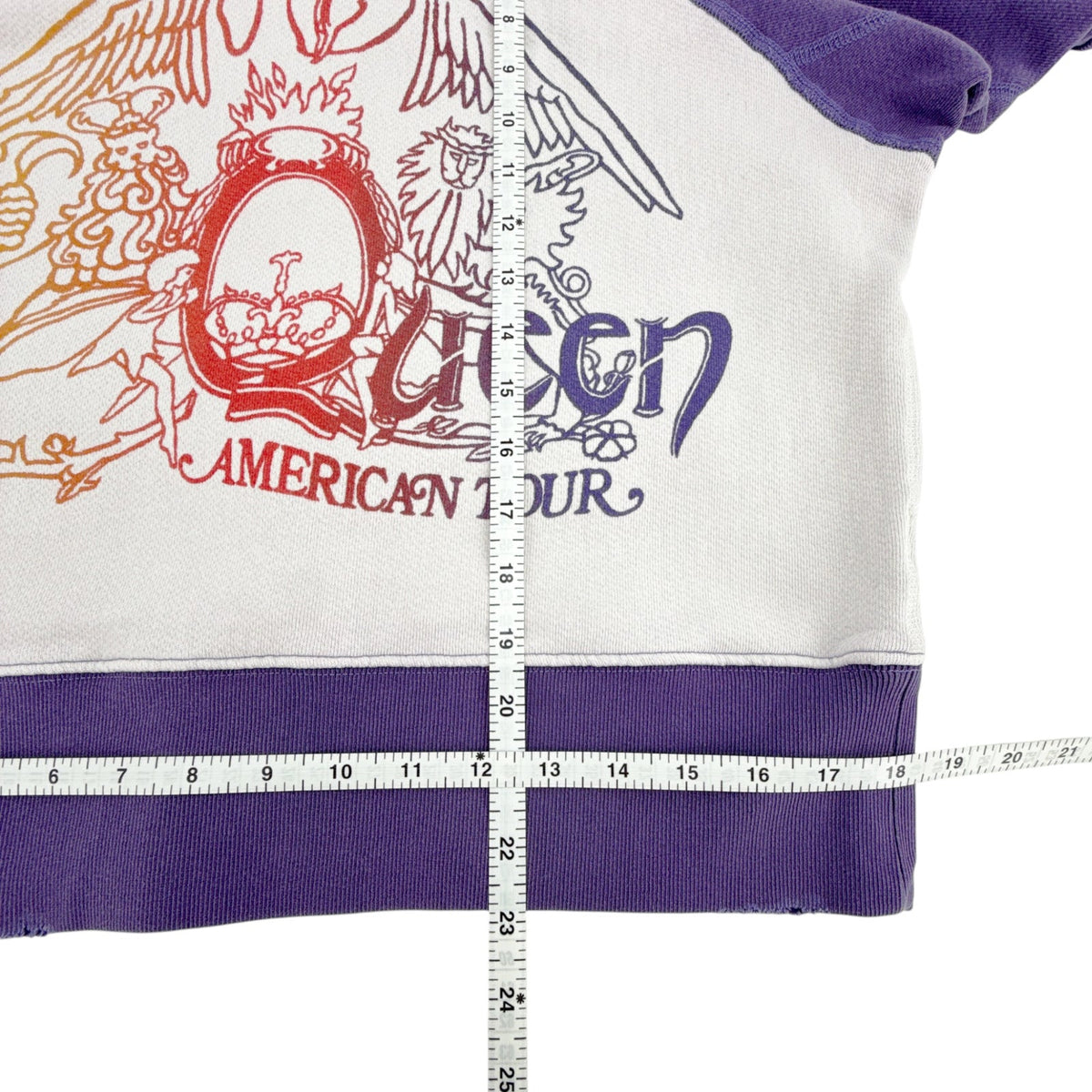 MADEWORN Queen American Tour Short Sleeve Sweatshirt S