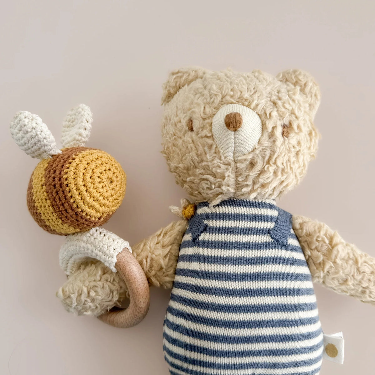 THE BLUEBERRY HILL Blueberry Bear Bee Gift Set: Paperboard Suitcase