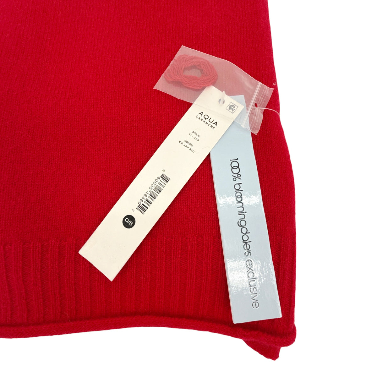 AQUA Cashmere Throw Blanket Bloomingdale's Exclusive in Big Apple Red
