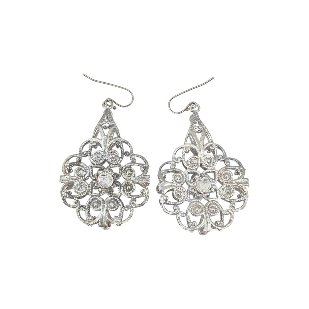 VSA Snow White Flower Drop Earrings