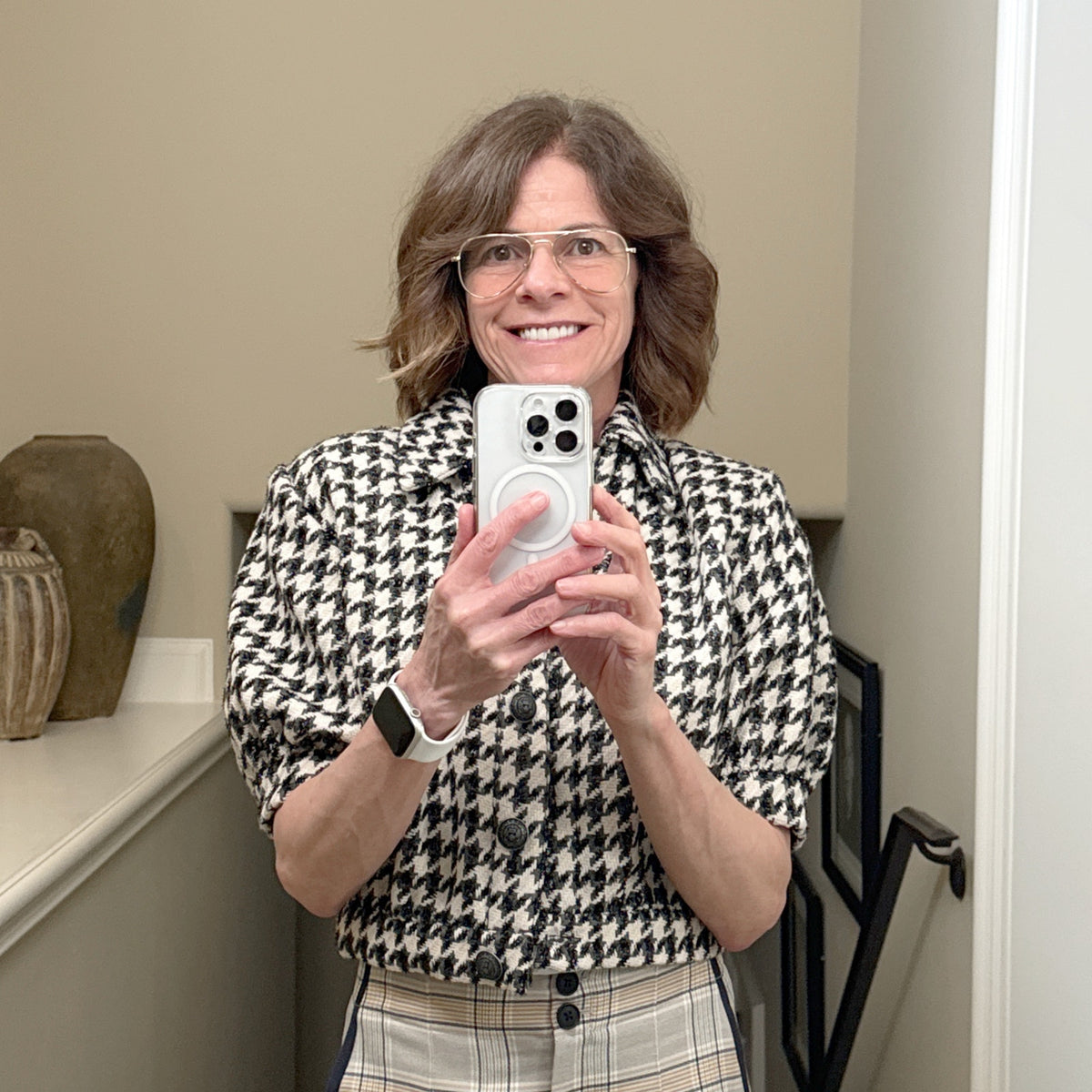 L'AGENCE Cove Crop Short Sleeve Jacket in Houndstooth 2